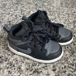 Black and Gray Jordan 1 💙